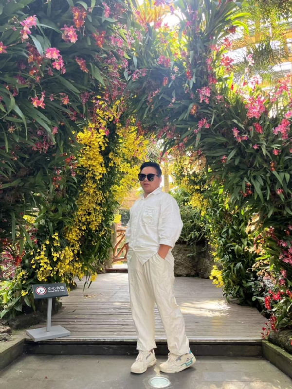 少一点的第一张照片--太原王婆说媒